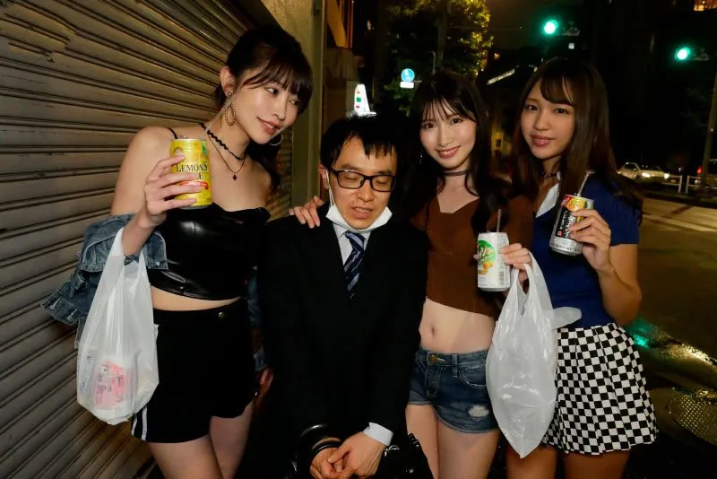 Nhóm 3 cô bạn thân ngẫu nhiên chọn một cchim trai may mắn