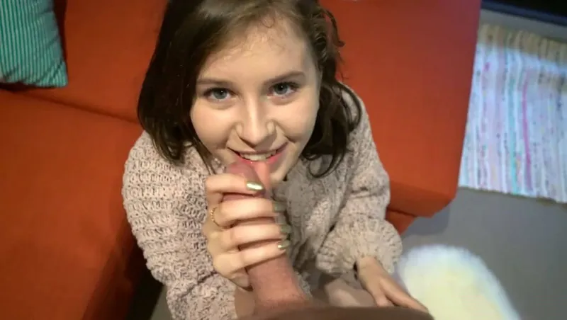 Bắn tinh ngập chiếc lồn hồng của eny dễ thương