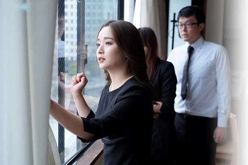 Chồng yêu mất 3 năm, mẹ kế trẻ tìm đến con gã chồng giải tỏa thiếu thốn