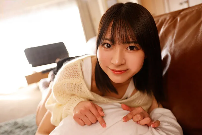 Chị gái lần đầu có anh bồ còn nhiều ngỡ ngàng nên mượn cặc thằng em tập trước